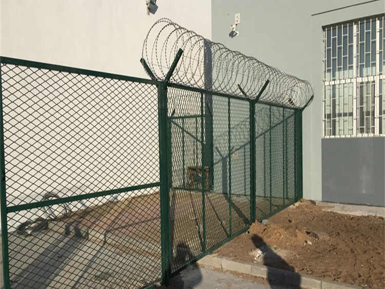 女子监狱钢网墙