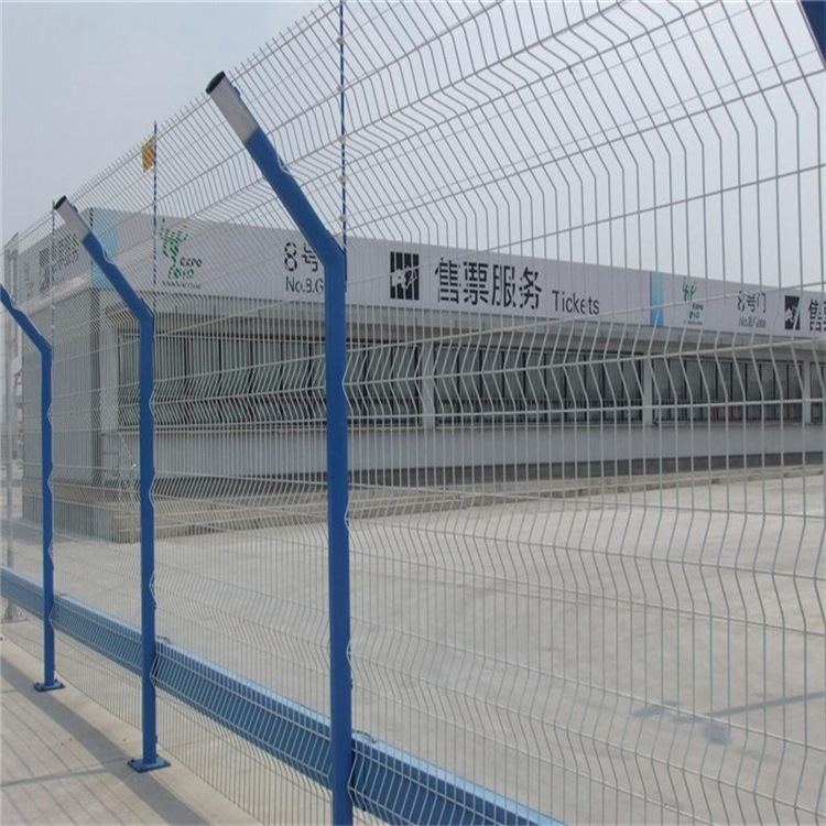北京大兴机场飞行区围界铁丝网安装完毕图片2