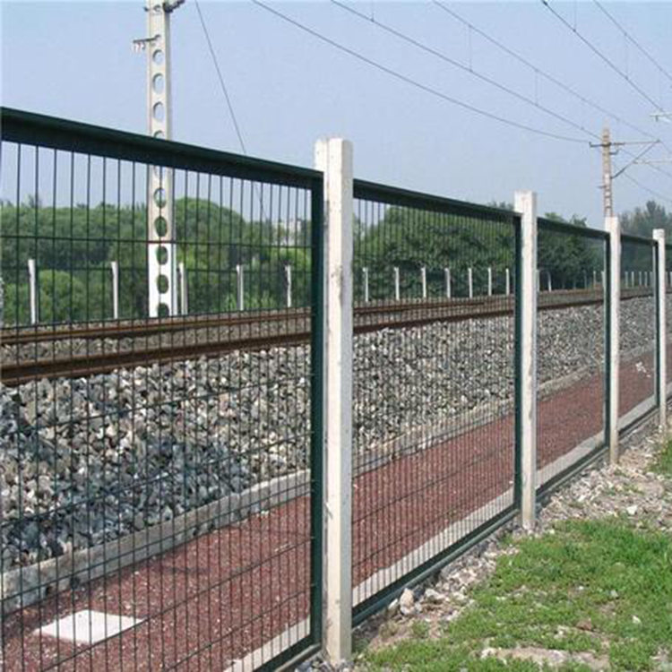 江苏重点工程组装式铁路防护栅栏施工完毕图片2
