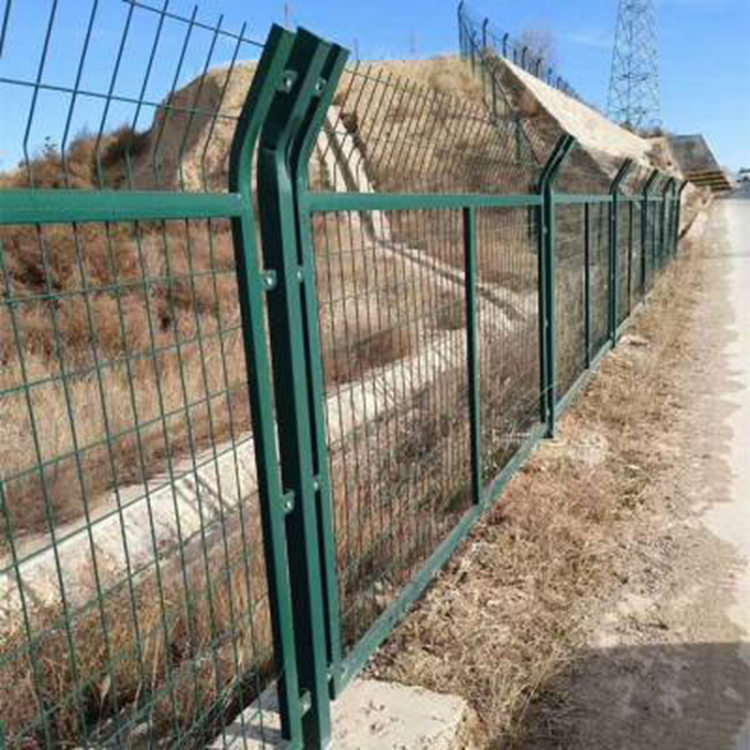 江苏重点工程组装式铁路防护栅栏施工完毕图片3