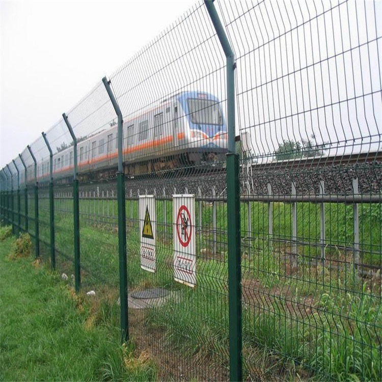 上海铁路护栏网现场安装情景图片3
