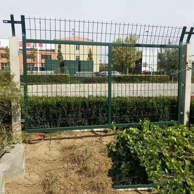上海铁路护栏网现场安装情景图片4