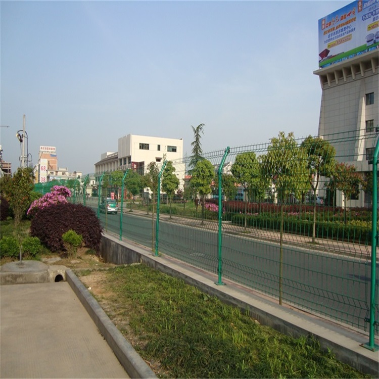 双边丝护栏网用在高速公路上也是比较广泛的图片3