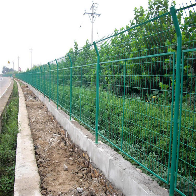 双边丝护栏网用在高速公路上也是比较广泛的图片4