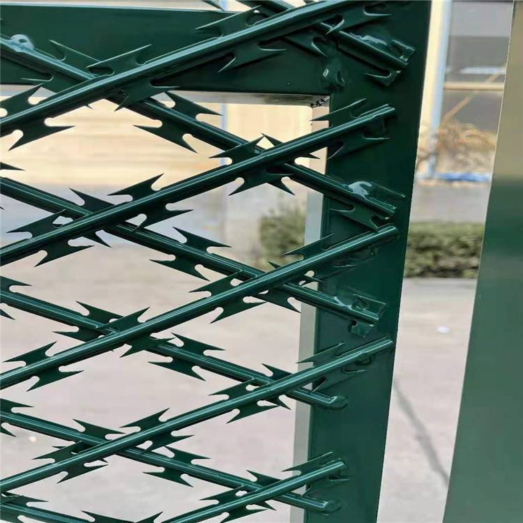 焊接刀片护栏网图片4