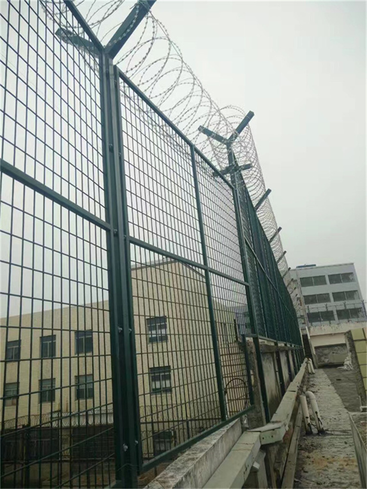 监狱防攀爬钢网墙四防一体化图片4
